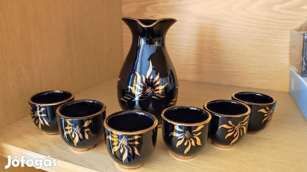 Retro fekete üveg váza 6 kis pohárral