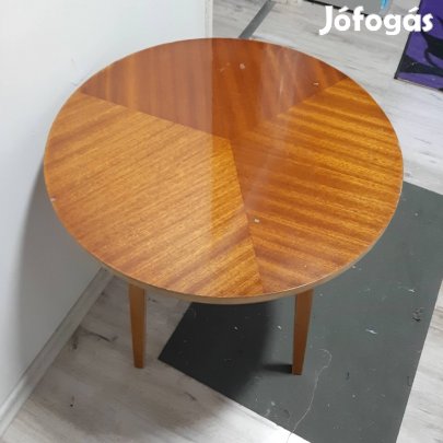 Retro fényes felületü masszív asztal