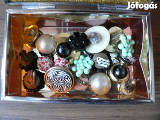 Retro fülklipszek kb 10-12 pár tartóval együtt