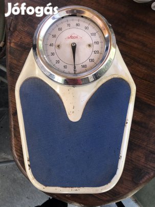 Retro fürdőszoba mérleg