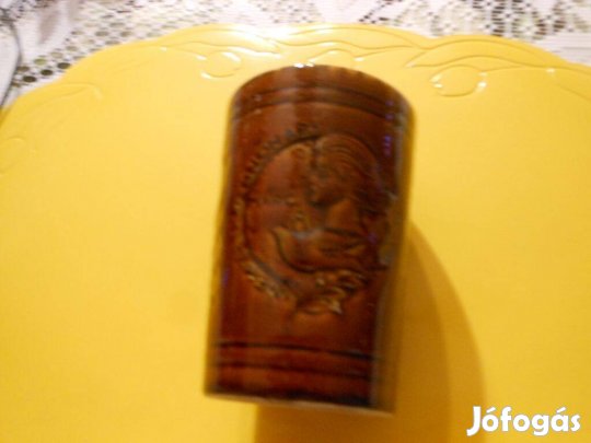 Retró gránitpecsétes nőialak virágmintás pohár nőnapi kispesti