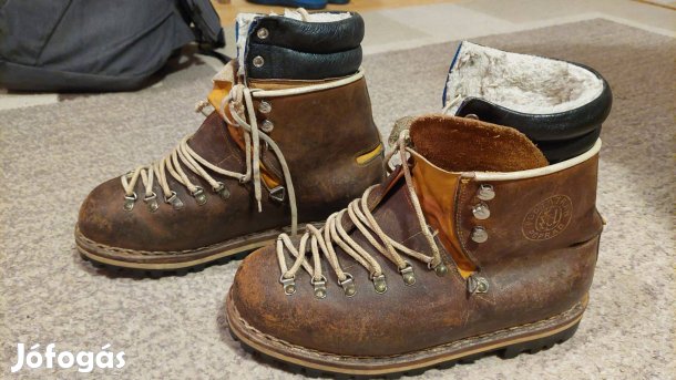 Retro hegymászó bakancs