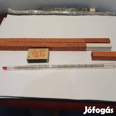 Retro hőmérő 100°C-ig mér pirosan kratívoknak szocreál vegyész kémia