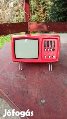 Retro hordozható kis tv