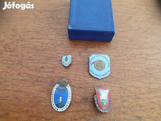 Retro iskolai jelvények