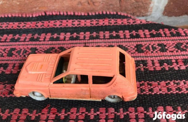 Retró játékautó, műanyag kisautó 3000 ft