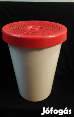 Retro jó állapotú szennyestartó