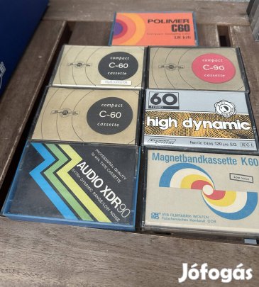 Retro kazetták és kazettatartó 1000Ft / db eladó Budán!