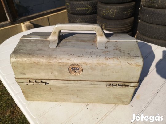 Retró keletnémet szerszámos, horgász szerelékes, varró doboz 