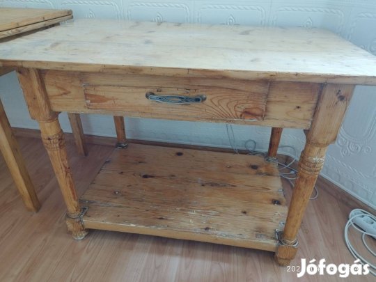 Retro keményfa faragott konyhaasztal, felújított, fiókos,polcos