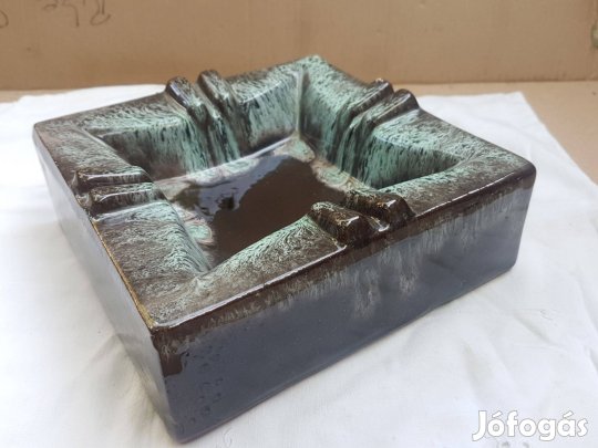Retro kerámia hamutartó eladó egyedi mázzal, gyűjtőknek 19 x 19 cm