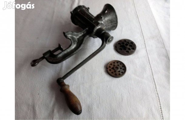 Retro kézi húsdaráló jó állapotban