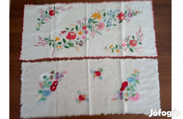 Retró kézzel hímzett terítő, asztali futó, asztalközép. 78x35 cm
