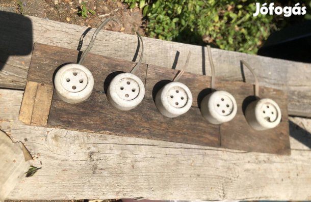 Retró konnektor 1500 Ft /db