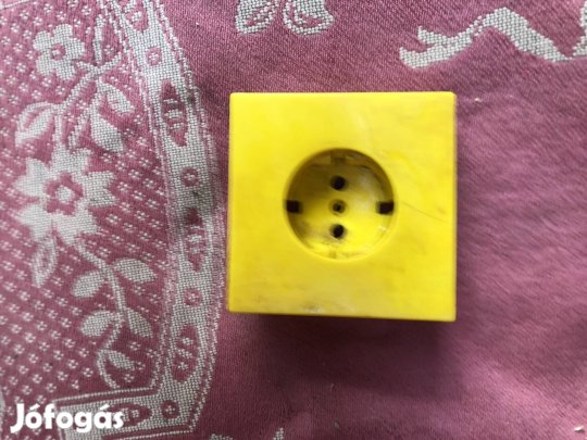 Retró konnektor burkolat sarga 850 Ft 