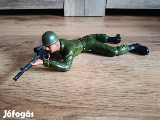 Retro kúszó mászó lövő katona - elemes játék katona