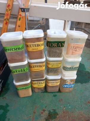 Retro müa fűszertartó dobozok a fűszerekkel 12db egybe