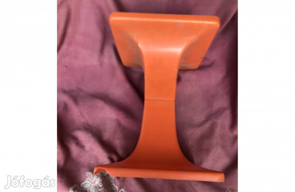 Retró műanyag szék ,hiányos 3500 Ft