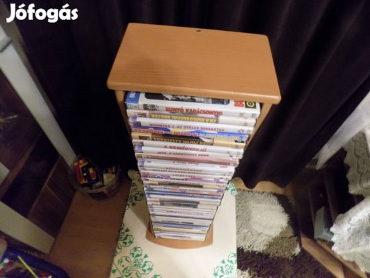 Retró műsoros dvd-ék és a fa tartójával együtt