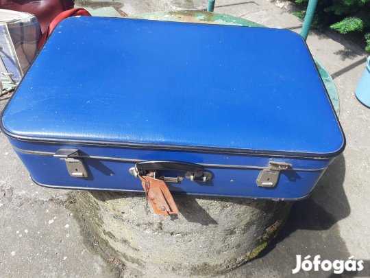 Retro nagyobb bőrönd kulcsaival 65x45cm