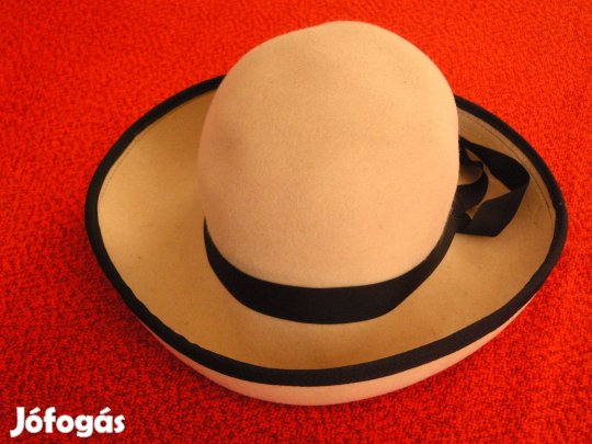 Retró női kalap, bézs posztó kalap bársony masnival
