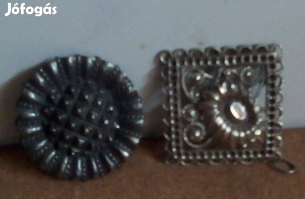 Retró nyaklánc medall és blúz bross, hibátlanok 1500 ft /db