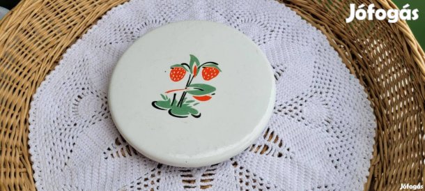 Retró orosz zománcos edényalátét eper mintával