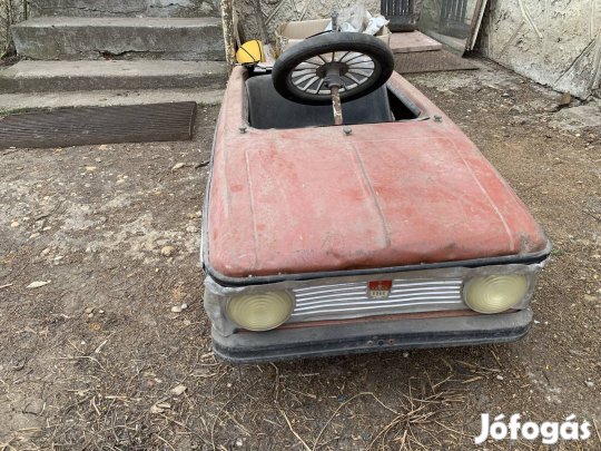 Retro pedálok kisautó