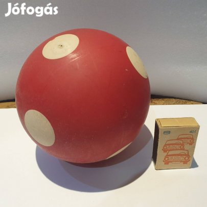 Retro piros pöttyös labda az igazi ritka társasjáték foci labdarúgás s