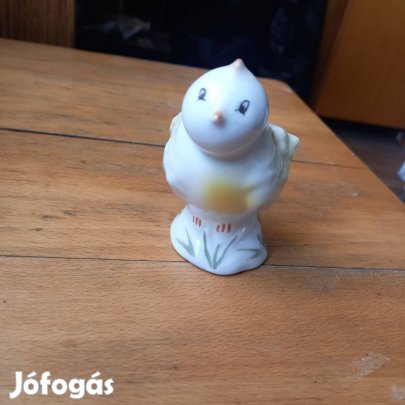 Retro porcelán csibe, festett, 8 cm magas