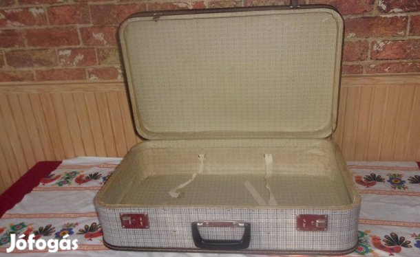 Retro régi bőrönd az 1970 es évekből