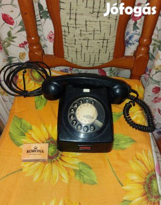 Retro régi fekete Mechanikai Művek CB76MM tárcsás telefon 1982