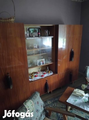 Retro ruhásszekrény