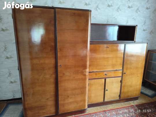 Retro ruhásszekrény 