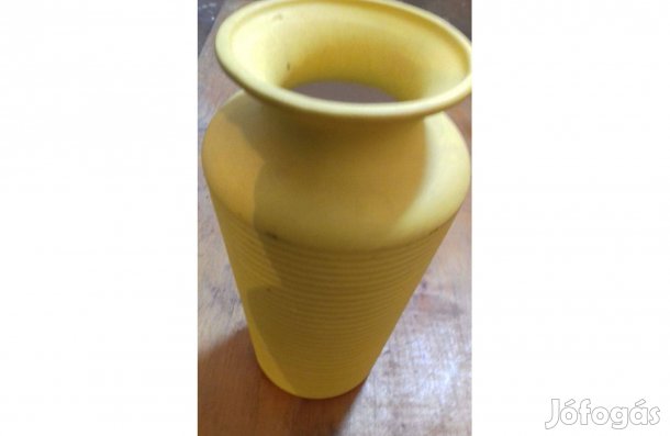 Retro sárga bordázott kerámia váza 20 cm