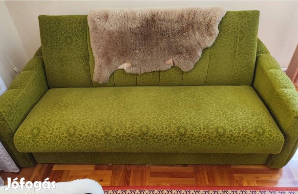 Retró stílusú kihuzható ágy kanapé 2 db fotellel 1 db puffal