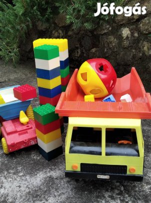 Retró teherautó építő játékkal