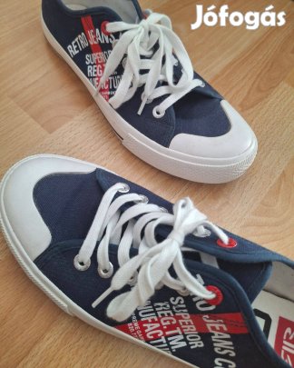 Retro tornacipő (42-43-as, új állapotban)