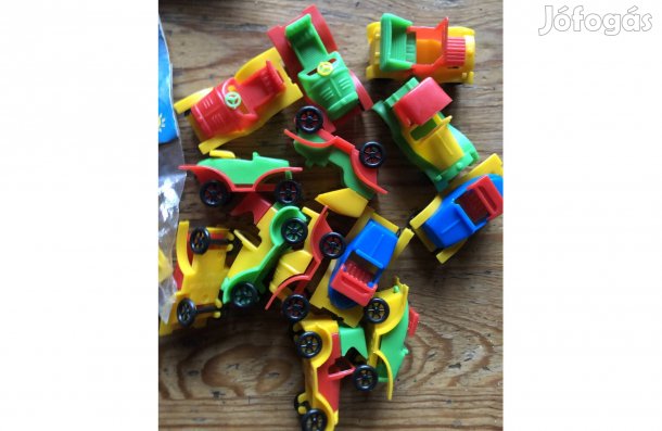 Retró trafikáru , műanyag kisautó 3500 Ft /10 db