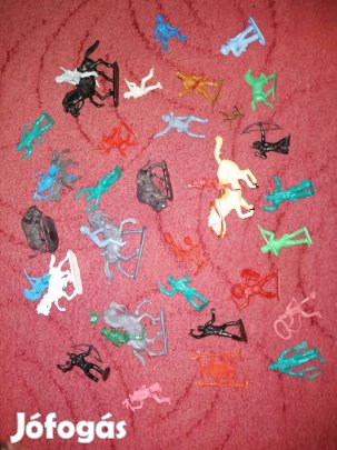 Retro trafikos indián és cowboy figurák.