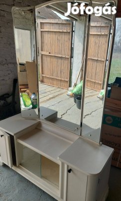 Retro tükrös szekrény