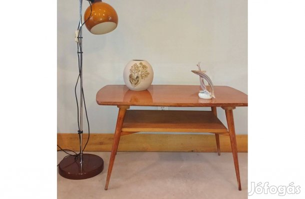 Retró tűlábas dohányzó asztal