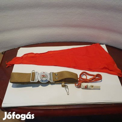 Retro újszerű úttörő kezdőszett kisdobos szocreál emlék filmkellék dek