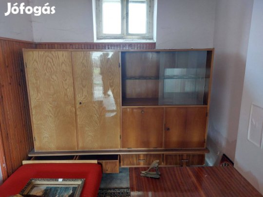 Retro üveges vitrines szekrény