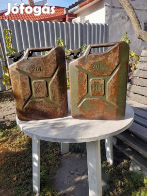 Retro üzemanyag kannák eladó