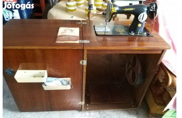 Retro varrógép összecsukható asztallal