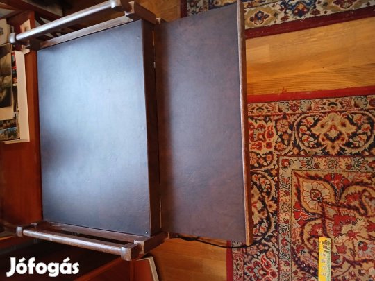 Retro zsúrkocsi , fából