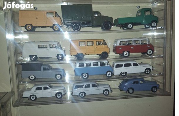 Retroautók vitrinben 12 db lengyel/1