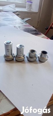 Revolverfejes, monokuláris mikroszkóp, objektívekkel