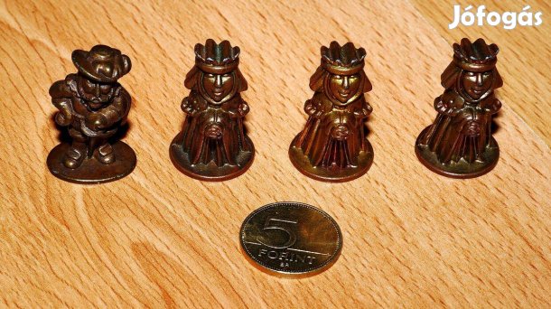 Réz bronz figurák együtt